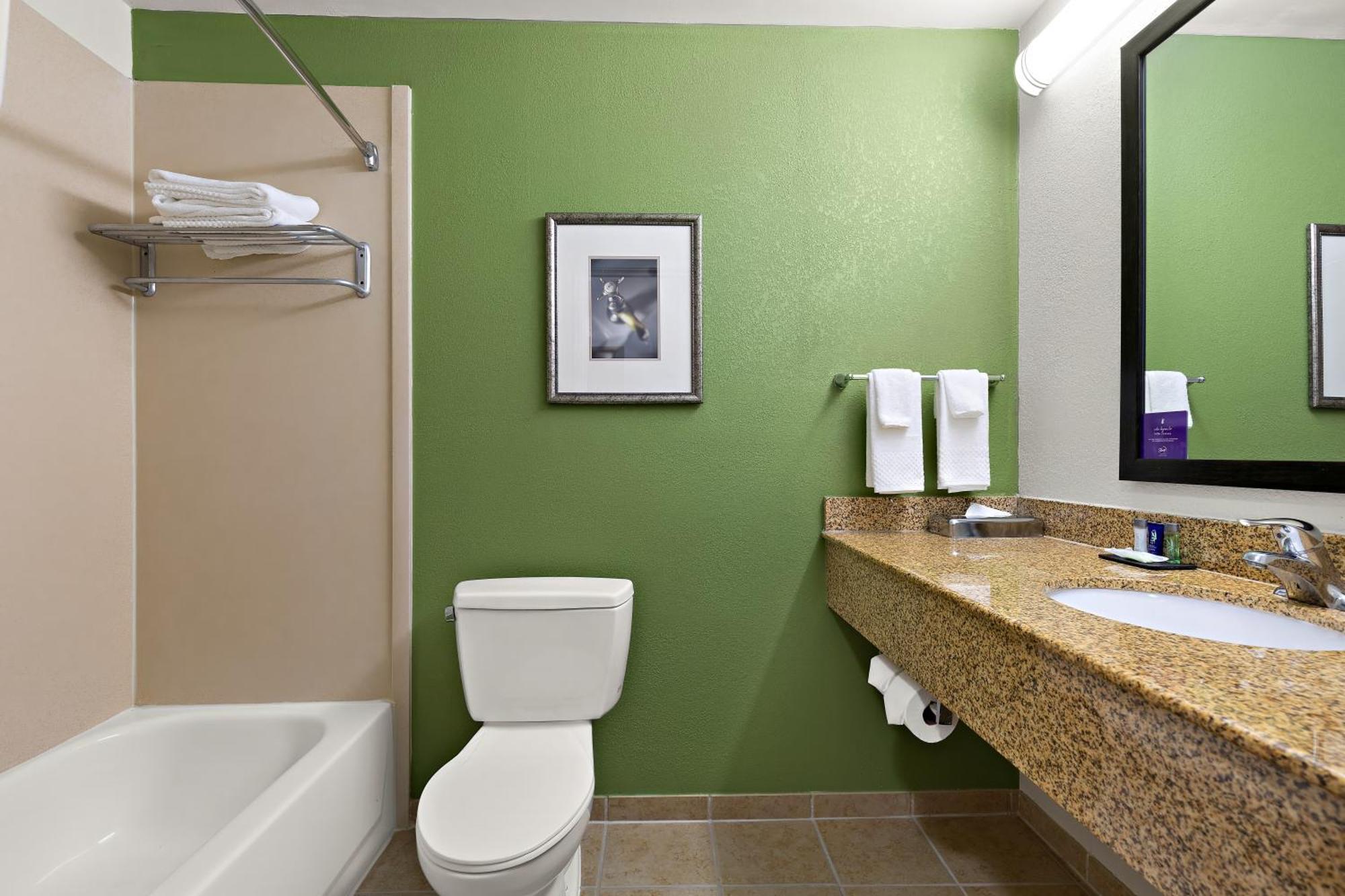 Sleep Inn & Suites Near Joint Base Andrews-Washington Area Morningside Екстериор снимка