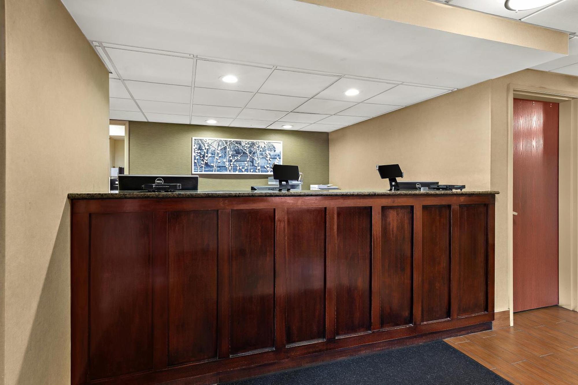Sleep Inn & Suites Near Joint Base Andrews-Washington Area Morningside Екстериор снимка