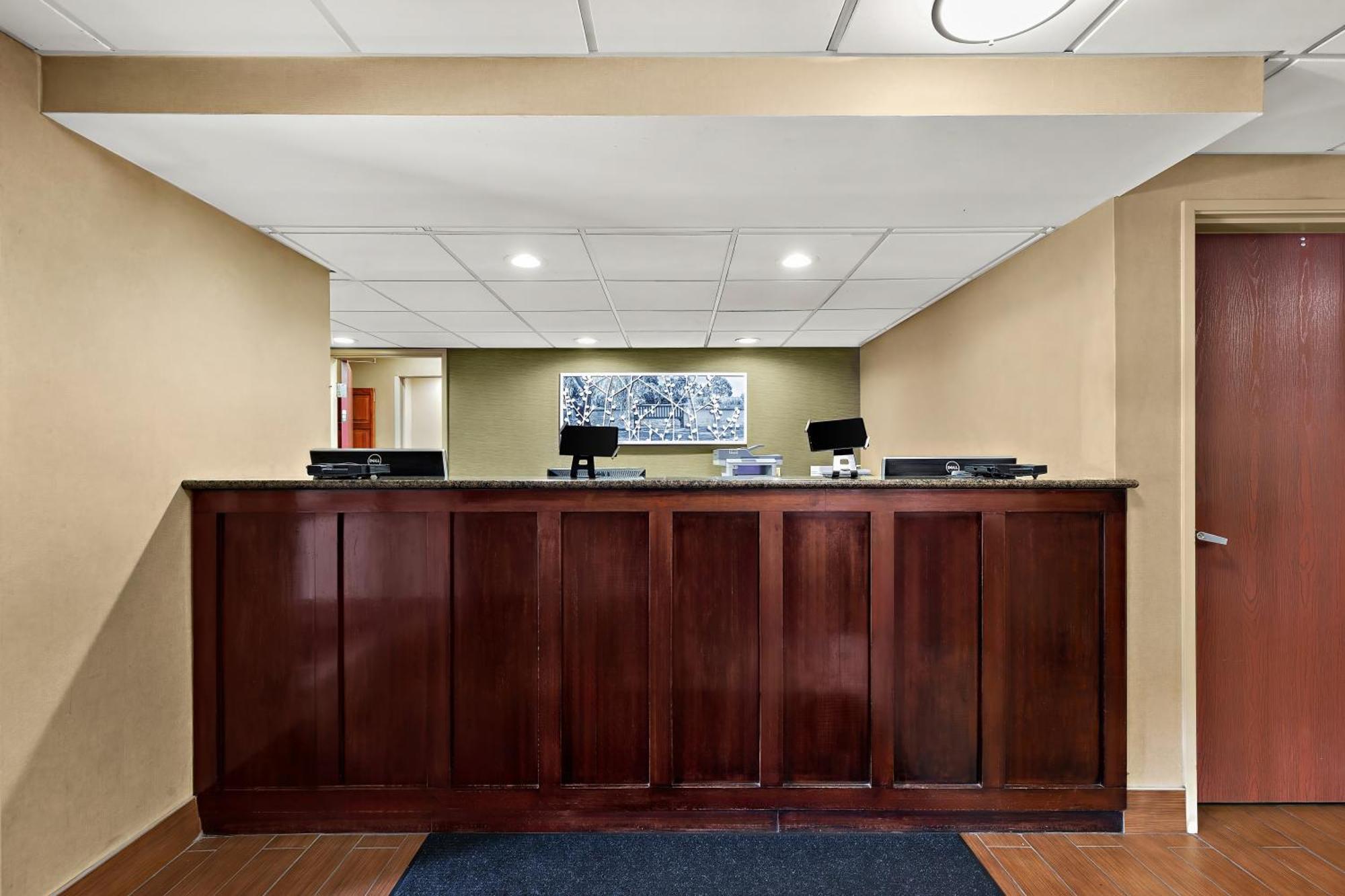 Sleep Inn & Suites Near Joint Base Andrews-Washington Area Morningside Екстериор снимка